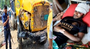 বৈদ্যুতিক খুঁটিতে ট্রাকের ধাক্কা,