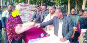 কালীগঞ্জে বিএনপি’র শীত বস্ত্র বিতরণ