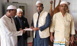 সদর উদ্দিন বিশ্বাস ফাউন্ডেশনের আর্থিক চেক প্রদান 