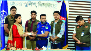 ঝিনাইদহে সাইবার সেলের অভিযানে উদ্ধার ৯৬টি মোবাইল ও ৯৩ হাজার টাকা