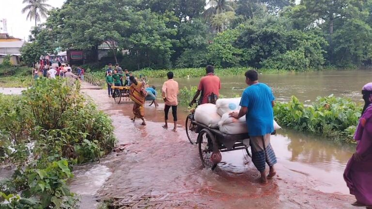 কোলাবাজারে বেগবতী নদীর সেতু দীর্ঘদিন ধরে নির্মাণাধীন: জীবন-জীবিকার পথে বিপর্যয়