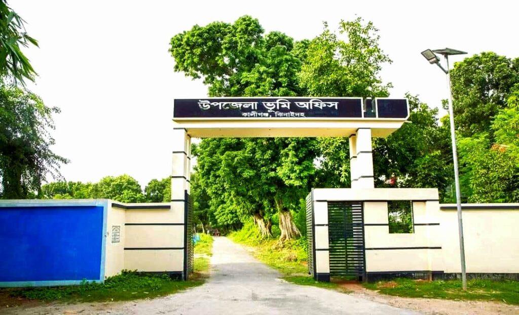 ৭টি পদ দীর্ঘদিন ধরে শূন্য, মাত্র ২ জনে চলছে কালীগঞ্জ ভূমি অফিস