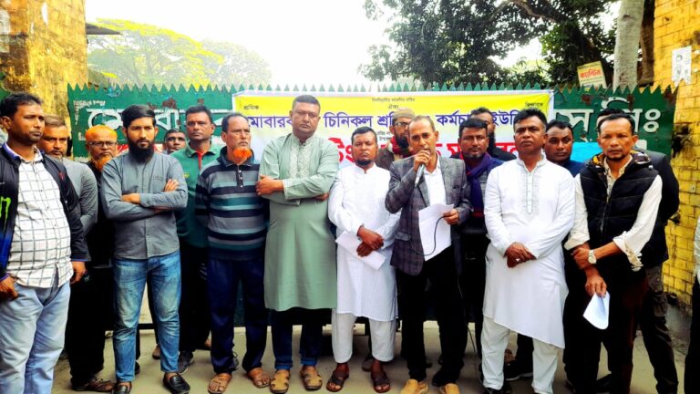 মোবারকগঞ্জ সুগার মিলের শ্রমিকদরে গেট মিটিং অনুষ্ঠিত