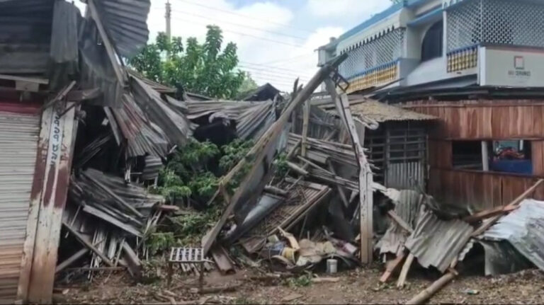 কালীগঞ্জে কালবৈশাখীর তাণ্ডব: গাছের ডালে পিষে গেল দোকান