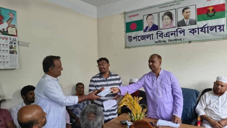 কালীগঞ্জে ধর্মীয় প্রতিষ্ঠানে অনুদানের বরাদ্দপত্র হস্তান্তর
