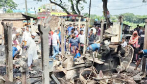 মহেশপুরে অগ্নিকাণ্ডে ৭ দোকান ভস্মীভূত: কোটি টাকার ক্ষতির আশঙ্কা