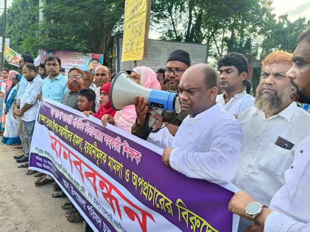 বিদ্যালয়ের পুকুর ইজারা ও পূর্বশত্রুতার জেরে কালীগঞ্জে শিক্ষক পেটাতে যৌন হয়রানির নাটক