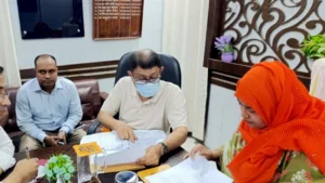 স্বাস্থ্যমন্ত্রীর ঝটিকা সফর, ঝিনাইদহের স্বাস্থ্য কমপ্লেক্সগুলোয় নতুন আশার আলোর সঞ্চার হয়েছে। অবকাঠামোগত উন্নয়ন, দূরদর্শী পরিকল্পনা