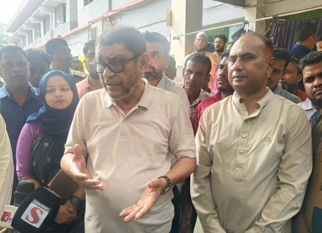 স্বাস্থ্যমন্ত্রীর ঝটিকা সফর
