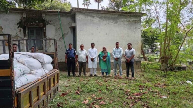 কালীগঞ্জে ৪০ বস্তা টিএসপি সার জব্দ