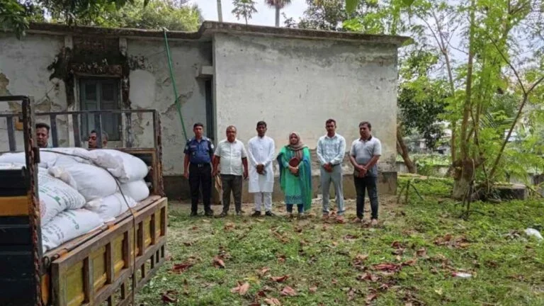 কালীগঞ্জে ৪০ বস্তা টিএসপি সার জব্দ